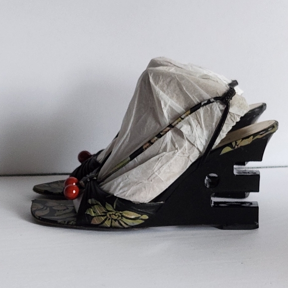 Christian Lacroix Cherry Wedge Sandals Pre-Owned By Kim Kardashian West. - Picture 11 of 13